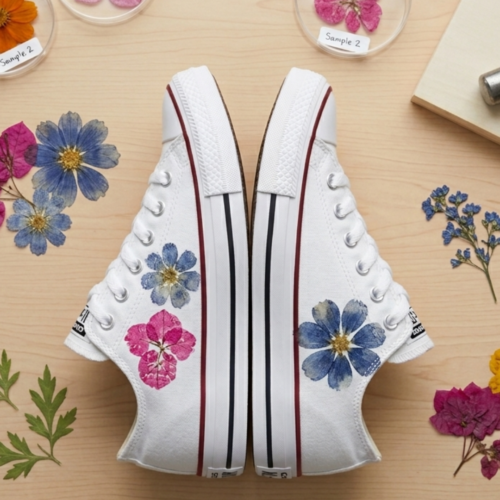 Taller de estampado floral sobre zapatillas: transforma tu calzado con diseño botánico